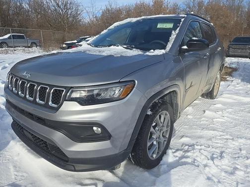 2024 Jeep Compass Latitude Lux