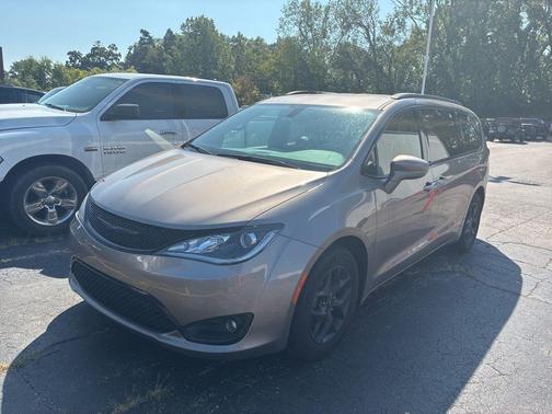 2018 Chrysler Pacifica Touring-L