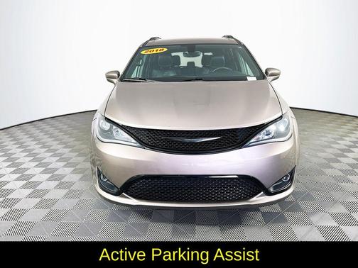 2018 Chrysler Pacifica Touring-L