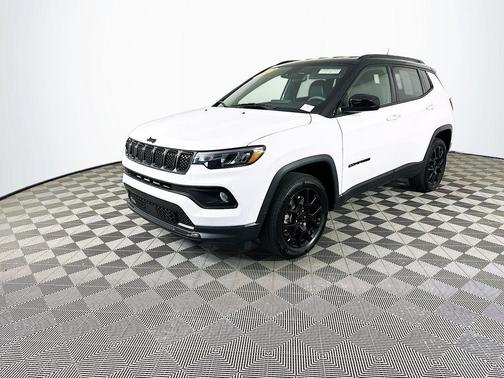 White 2023 Jeep Compass Altitude