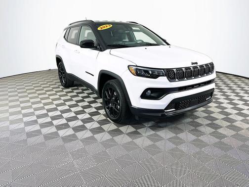 White 2023 Jeep Compass Altitude