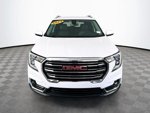 White 2024 GMC Terrain SLT