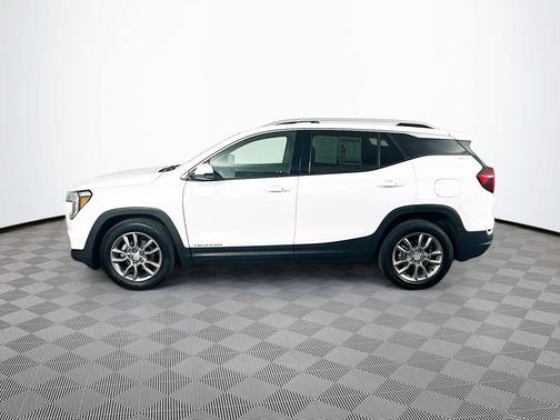 White 2024 GMC Terrain SLT