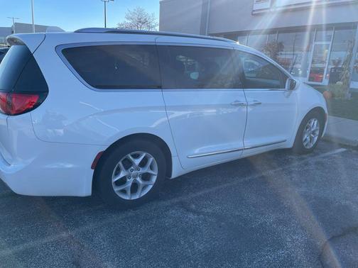 2018 Chrysler Pacifica Touring-L