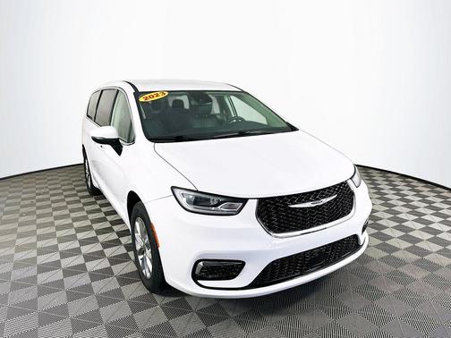 2023 Chrysler Pacifica Touring-L