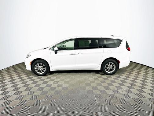 2023 Chrysler Pacifica Touring-L