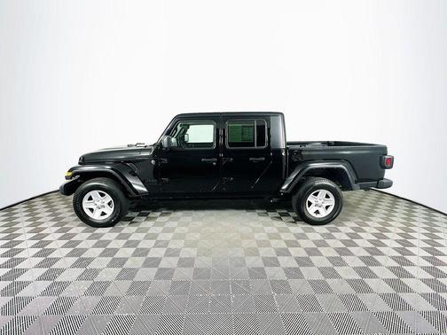 2022 Jeep Gladiator Sport