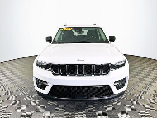 White 2023 Jeep Grand Cherokee Laredo