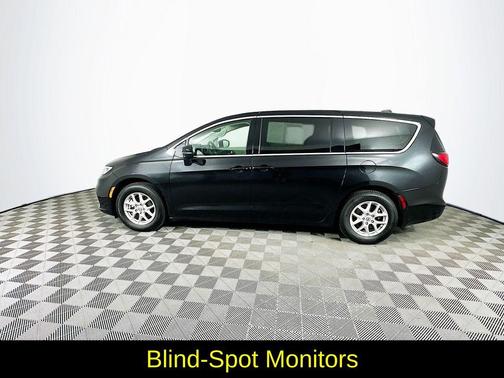 2023 Chrysler Pacifica Touring-L
