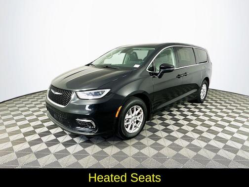 2023 Chrysler Pacifica Touring-L