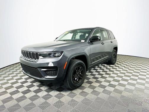 2022 Jeep Grand Cherokee Laredo