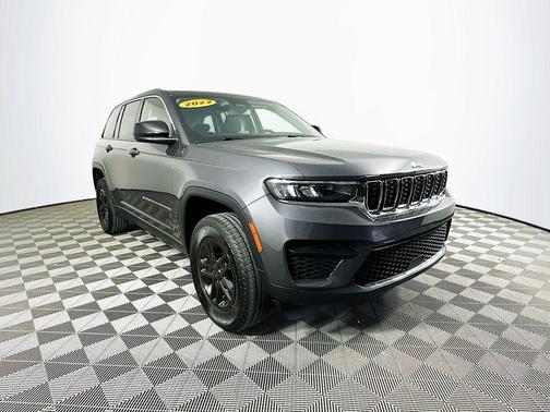 2022 Jeep Grand Cherokee Laredo