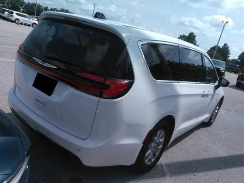 2024 Chrysler Pacifica Touring-L