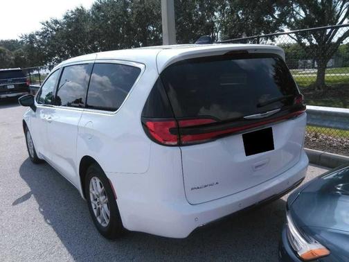 2024 Chrysler Pacifica Touring-L