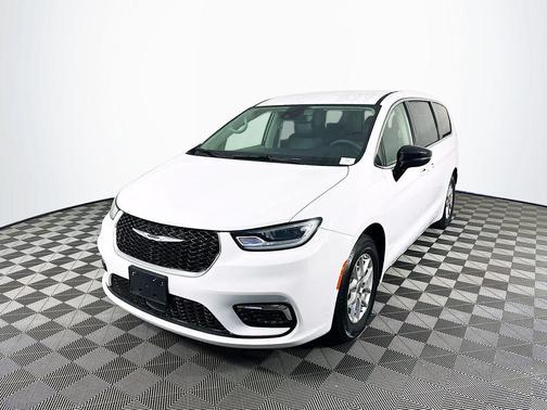2024 Chrysler Pacifica Touring-L