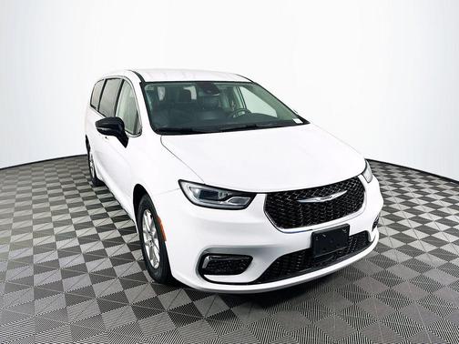 2024 Chrysler Pacifica Touring-L