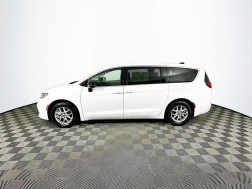 2024 Chrysler Pacifica Touring-L