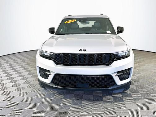 2022 Jeep Grand Cherokee Altitude