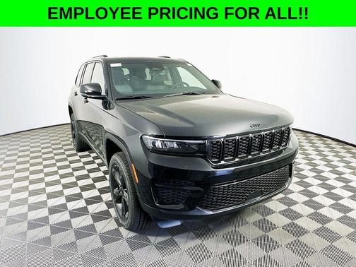 2025 Jeep Grand Cherokee Laredo