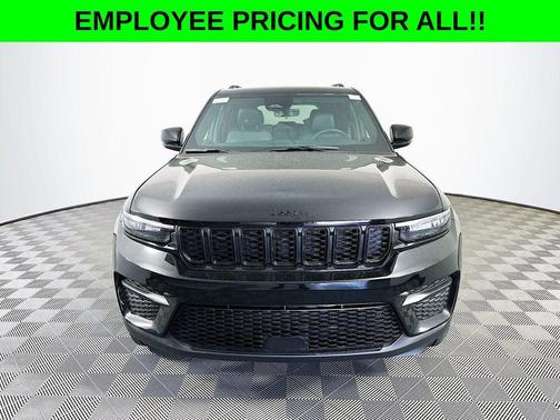 2025 Jeep Grand Cherokee Laredo
