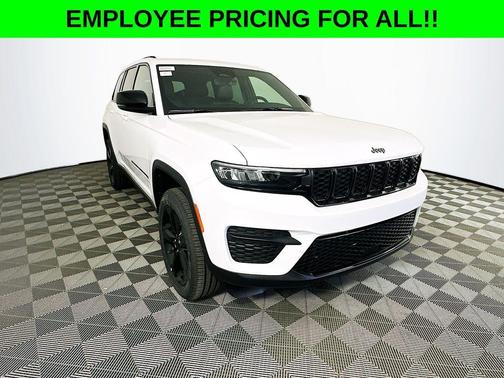 2025 Jeep Grand Cherokee Laredo