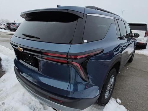 2025 Chevrolet Traverse LT