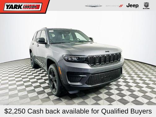 2025 Jeep Grand Cherokee Laredo