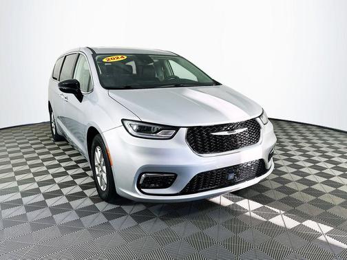 2024 Chrysler Pacifica Touring-L