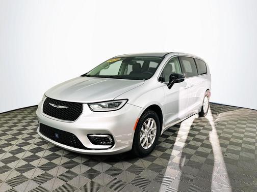 2024 Chrysler Pacifica Touring-L