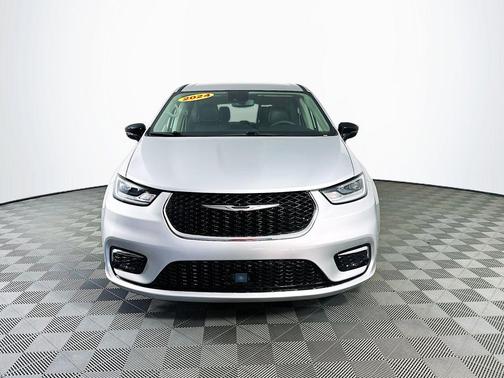 2024 Chrysler Pacifica Touring-L