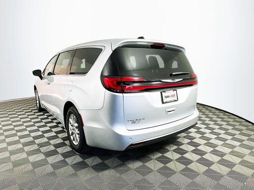 2024 Chrysler Pacifica Touring-L