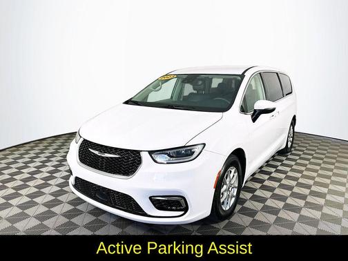 2023 Chrysler Pacifica Touring-L