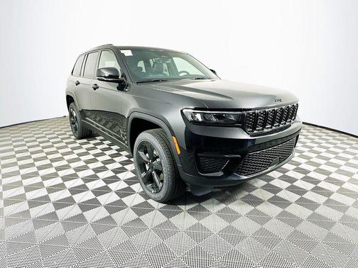 2025 Jeep Grand Cherokee Laredo
