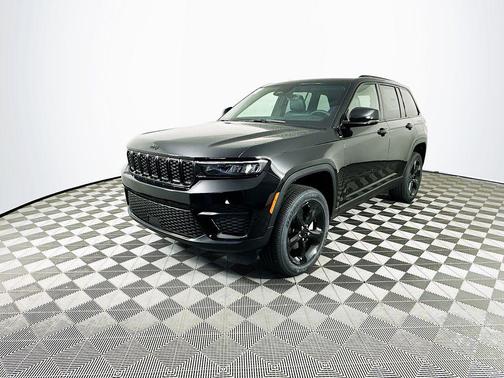 2025 Jeep Grand Cherokee Laredo