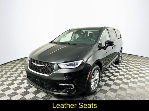 2023 Chrysler Pacifica Touring-L