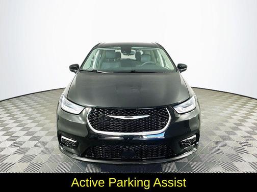 2023 Chrysler Pacifica Touring-L