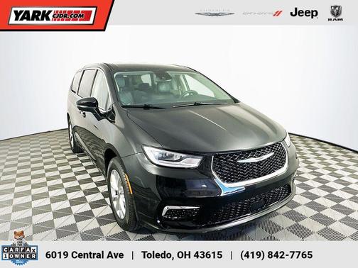 2023 Chrysler Pacifica Touring-L