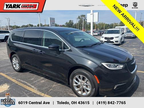 2023 Chrysler Pacifica Touring-L