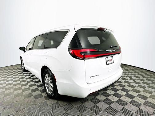 2024 Chrysler Pacifica Touring-L
