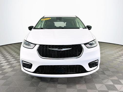 2024 Chrysler Pacifica Touring-L