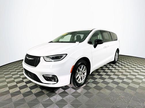 2024 Chrysler Pacifica Touring-L