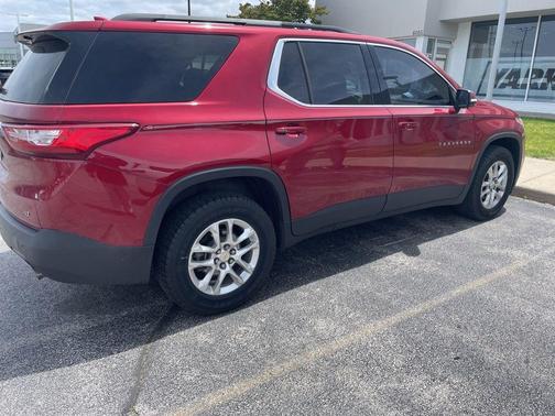Red 2020 Chevrolet Traverse LT Cloth