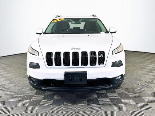 White 2016 Jeep Cherokee Latitude