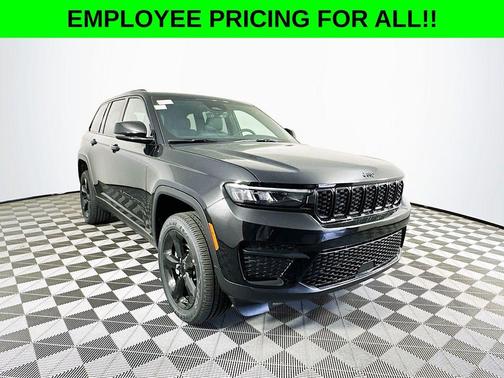 2025 Jeep Grand Cherokee Laredo