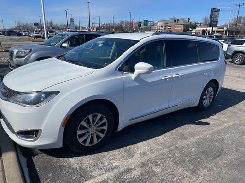 2019 Chrysler Pacifica Touring-L