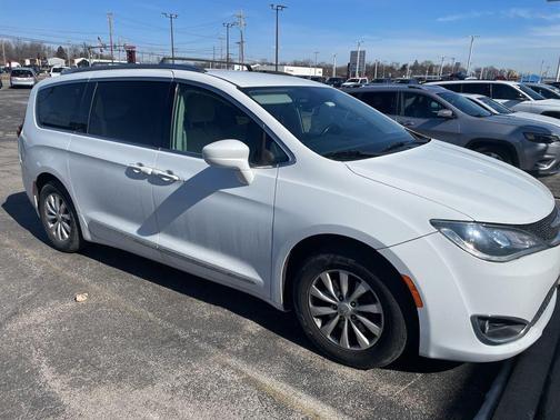 2019 Chrysler Pacifica Touring-L