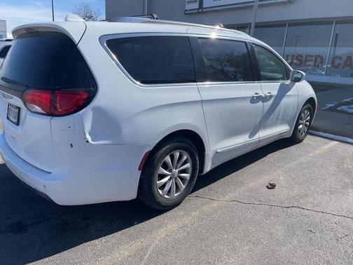 2019 Chrysler Pacifica Touring-L