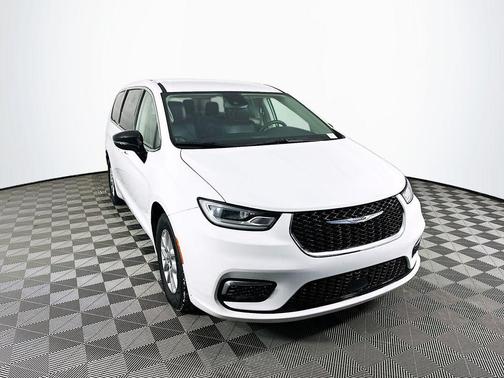 2024 Chrysler Pacifica Touring-L