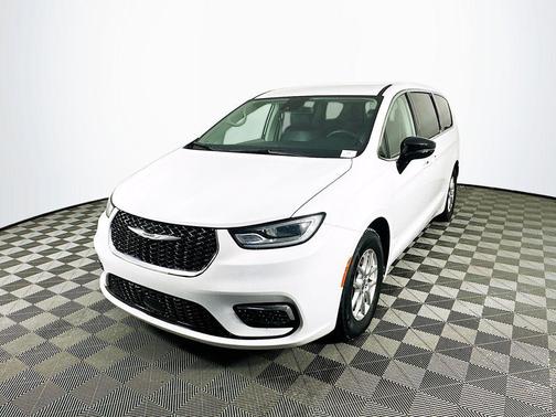 2024 Chrysler Pacifica Touring-L