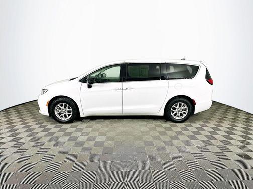 2024 Chrysler Pacifica Touring-L